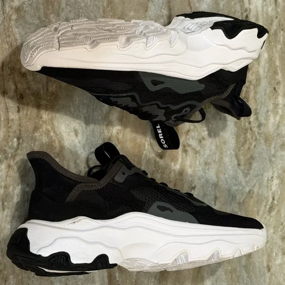 Women’s SOREL Kinetic Breakthru Day Lace Up sneakers- Black/white. Size 9.5 - Picture 7 of 10